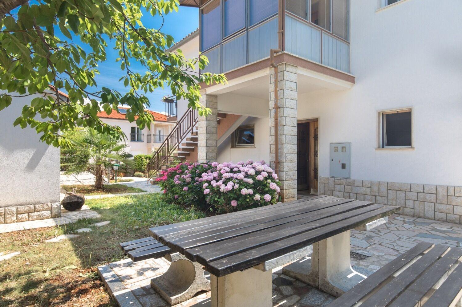 Apartments Kate - 100 M From Beach مالينسكا المظهر الخارجي الصورة